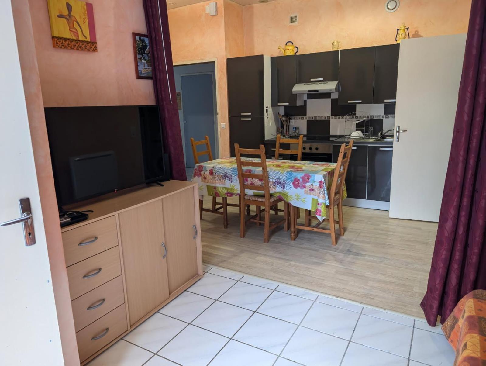 Appartement De Plain Pied , Jardin Et Grande Terrasse *